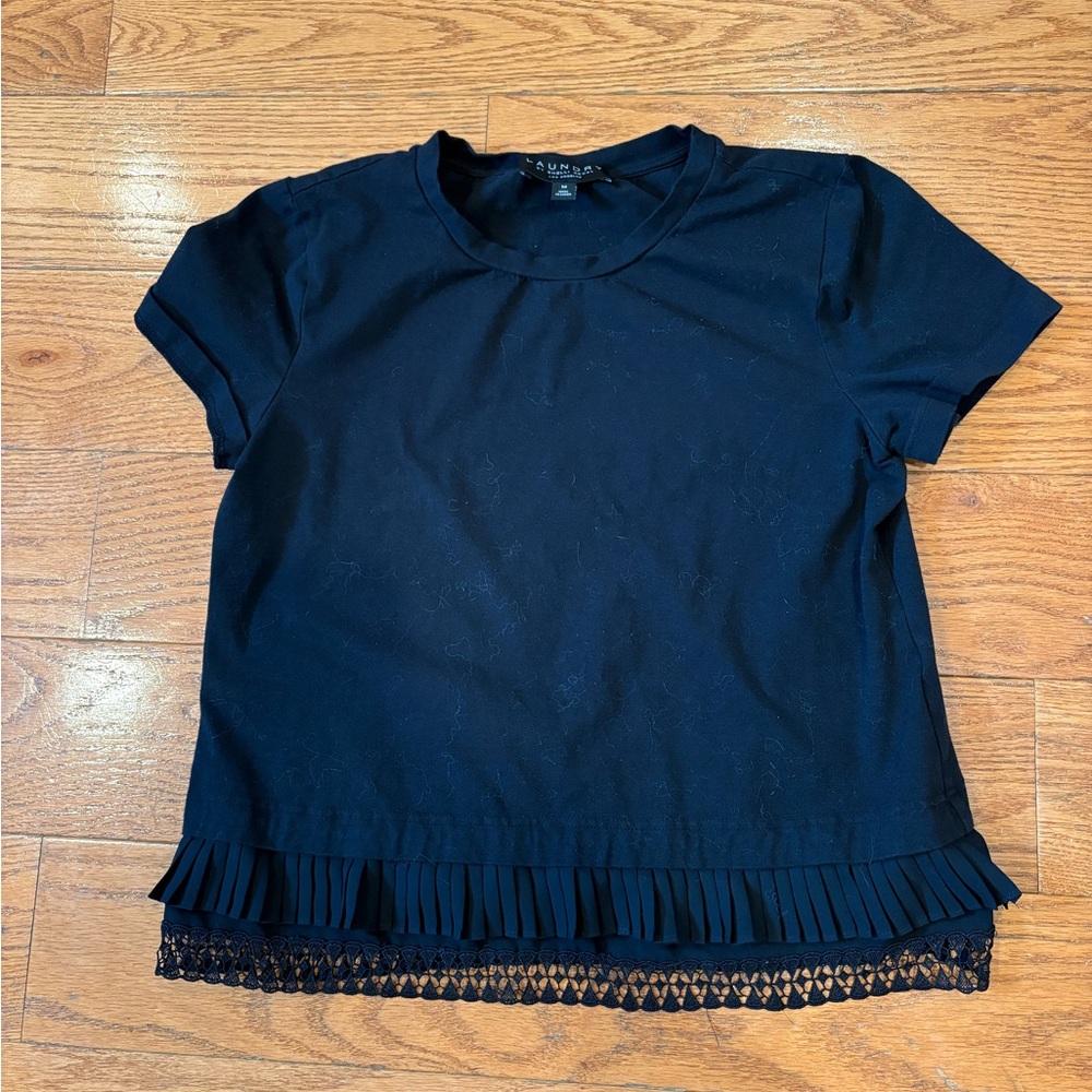 Laundry by Shelli Segal Black Short Sleeve Top Women’s Size M Pleated Lace Hem